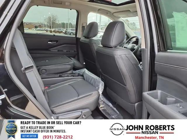 2026 Nissan Pathfinder SL