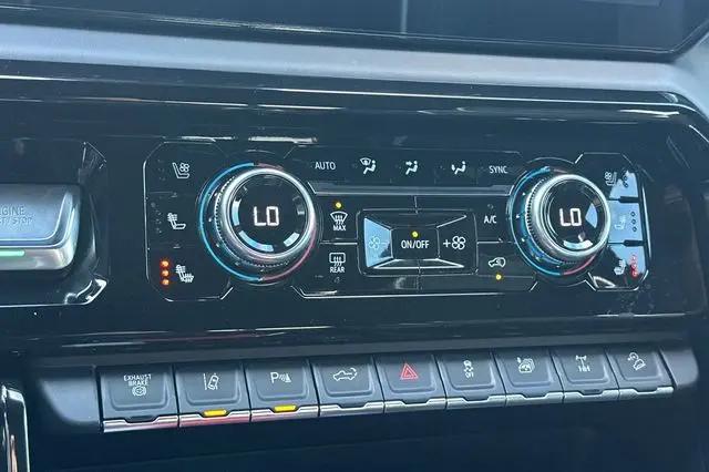 2025 GMC Sierra 2500HD 4WD Crew Cab Standard Bed AT4X