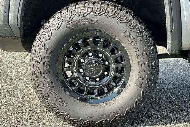 2025 GMC Sierra 2500HD 4WD Crew Cab Standard Bed AT4X