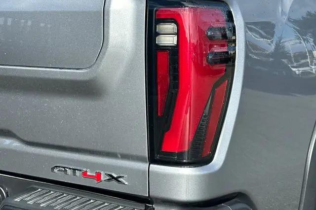 2025 GMC Sierra 2500HD 4WD Crew Cab Standard Bed AT4X
