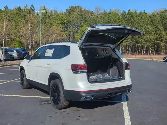 2026 Volkswagen Atlas SE with Technology