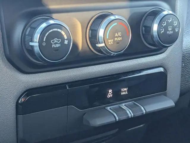 2022 Ram 1500 Big Horn Crew Cab 4x4 5'7" Box