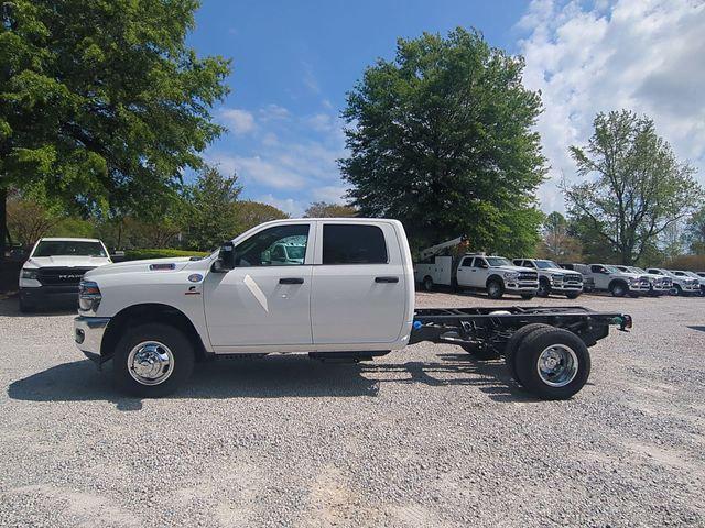 2026 RAM Ram 3500 Chassis Cab RAM 3500 TRADESMAN CREW CAB CHASSIS 4X4 60 CA