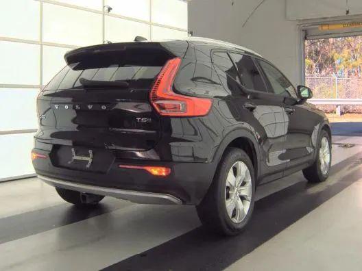 2021 Volvo XC40 T5 Momentum