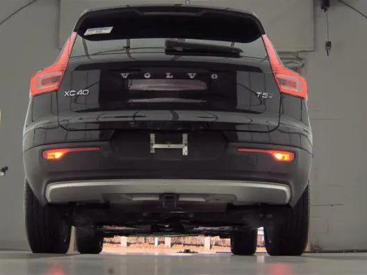 2021 Volvo XC40 T5 Momentum