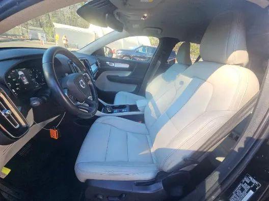 2021 Volvo XC40 T5 Momentum