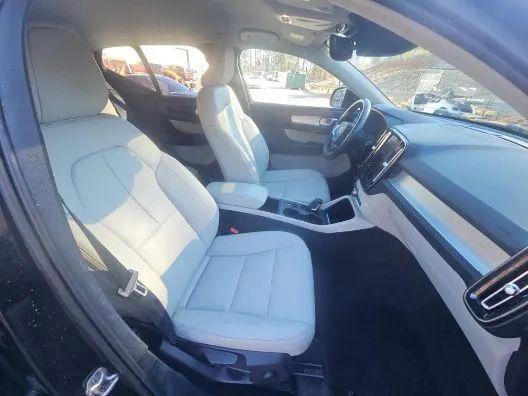 2021 Volvo XC40 T5 Momentum