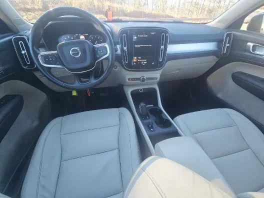 2021 Volvo XC40 T5 Momentum