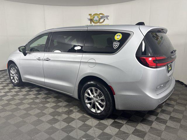 2026 Chrysler Pacifica Select AWD