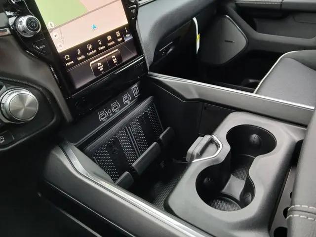 2026 Ram 1500 Laramie Crew Cab 4x4 5'7" Box