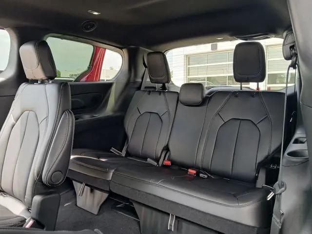 2026 Chrysler Pacifica Select AWD