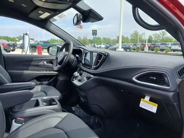 2026 Chrysler Pacifica Select AWD
