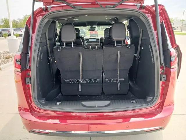 2026 Chrysler Pacifica Select AWD