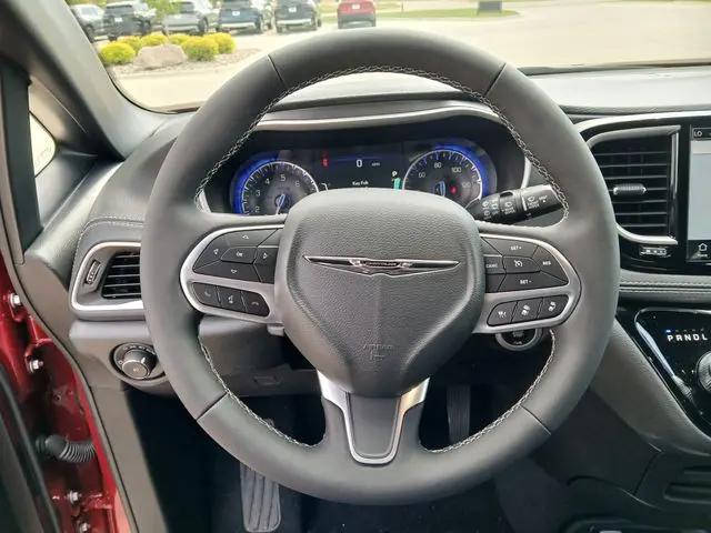 2026 Chrysler Pacifica Select AWD