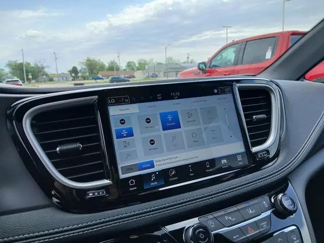 2026 Chrysler Pacifica Select AWD