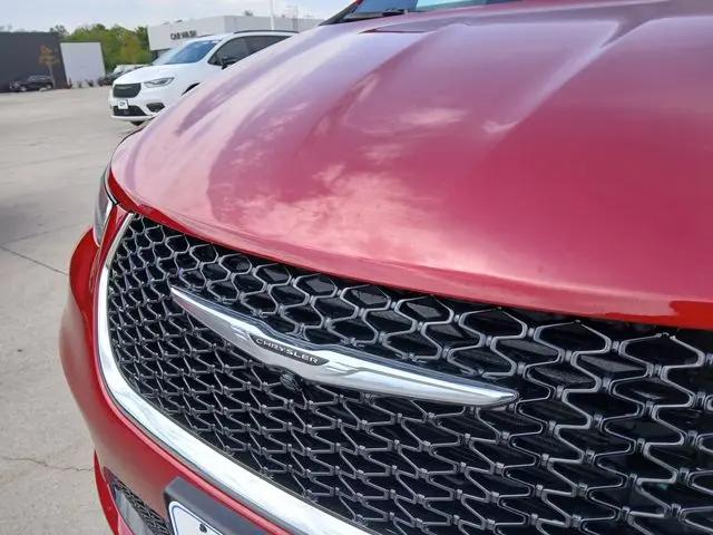 2026 Chrysler Pacifica Select AWD
