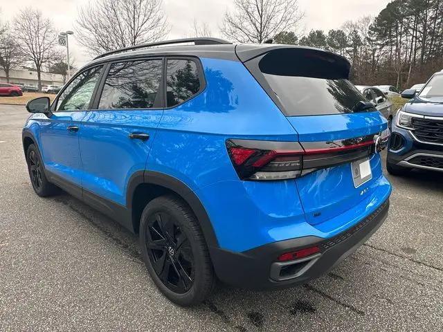 2026 Volkswagen Taos SE Black