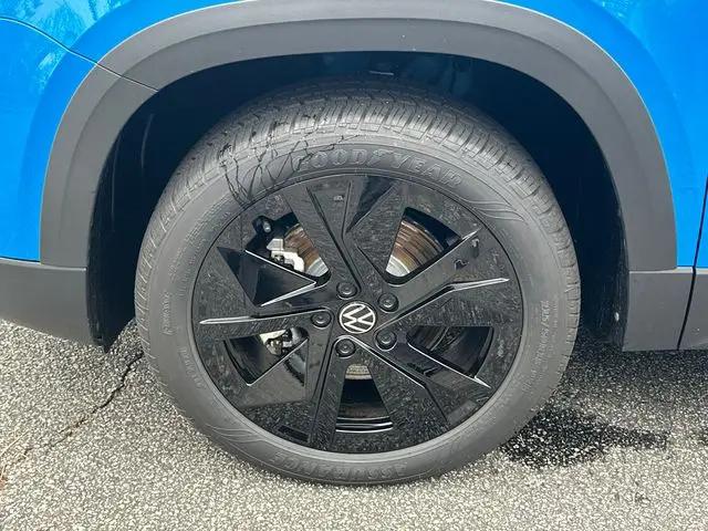 2026 Volkswagen Taos SE Black