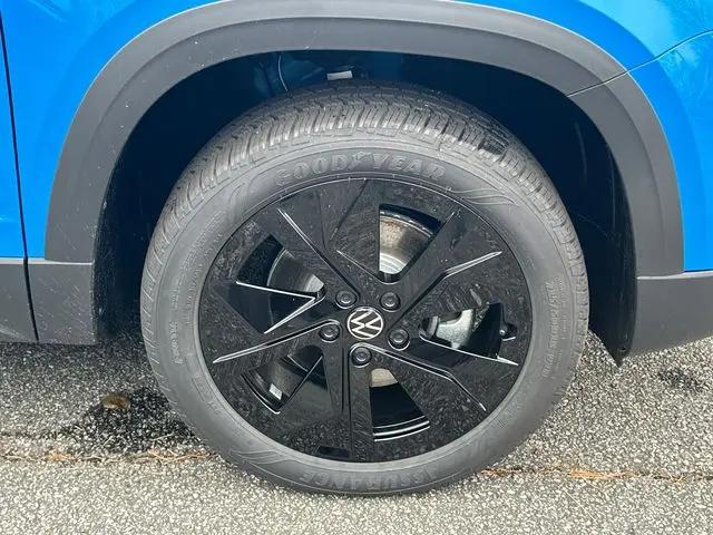 2026 Volkswagen Taos SE Black