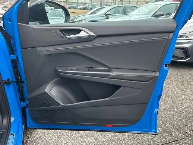 2026 Volkswagen Taos SE Black