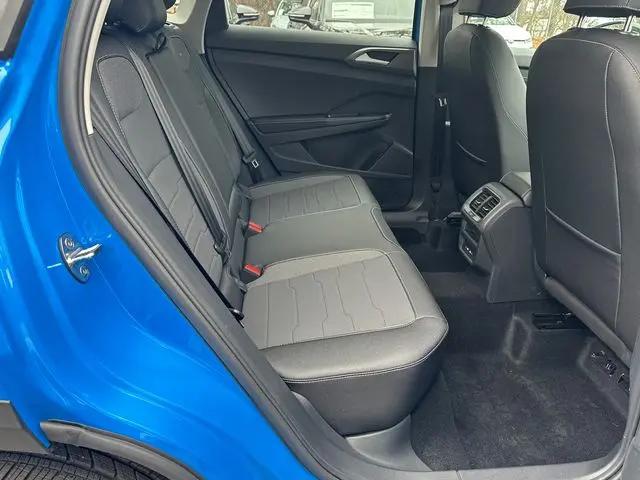 2026 Volkswagen Taos SE Black