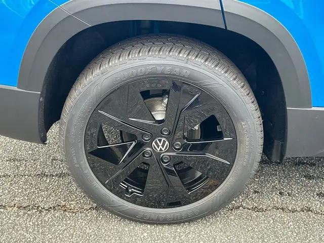 2026 Volkswagen Taos SE Black