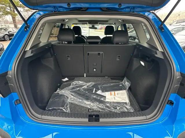 2026 Volkswagen Taos SE Black