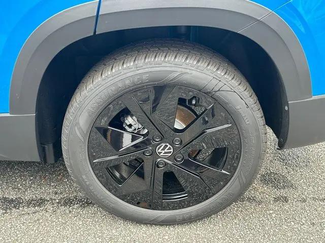 2026 Volkswagen Taos SE Black