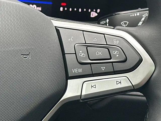 2026 Volkswagen Taos SE Black