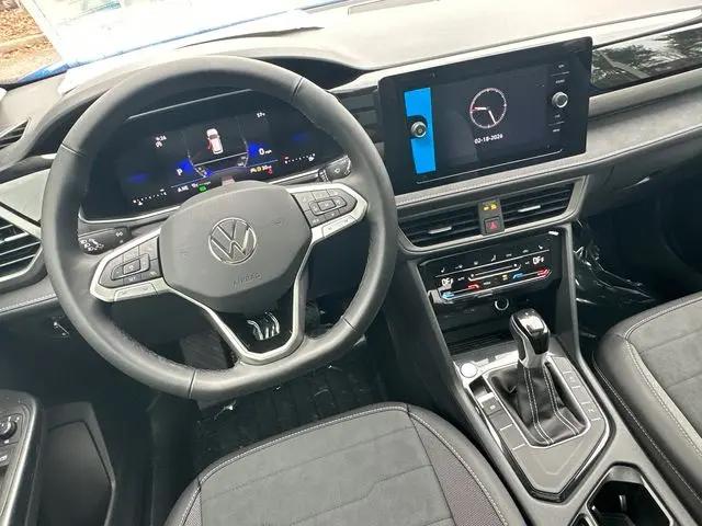 2026 Volkswagen Taos SE Black