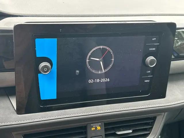 2026 Volkswagen Taos SE Black