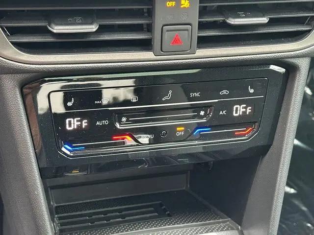 2026 Volkswagen Taos SE Black