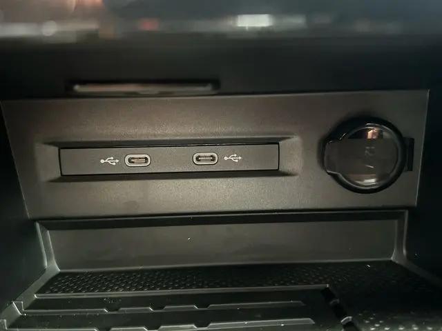 2026 Volkswagen Taos SE Black