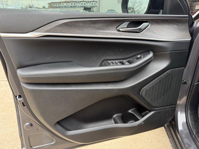 2026 Jeep Grand Cherokee Altitude 4x2