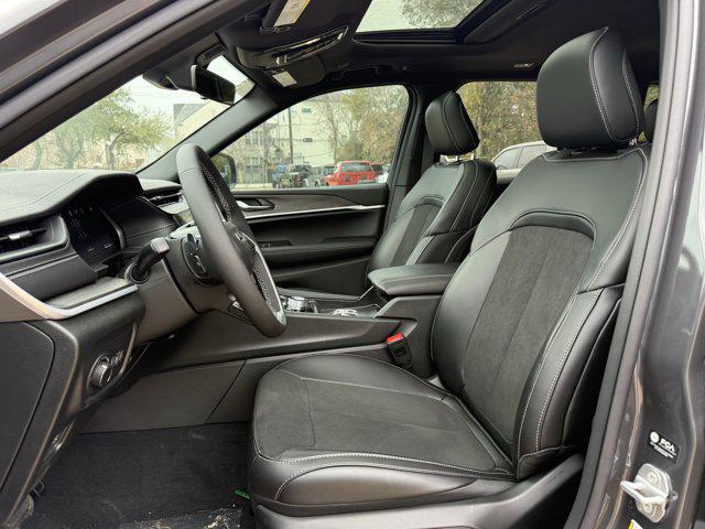 2026 Jeep Grand Cherokee Altitude 4x2