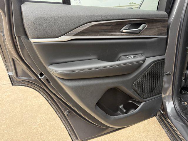 2026 Jeep Grand Cherokee Altitude 4x2