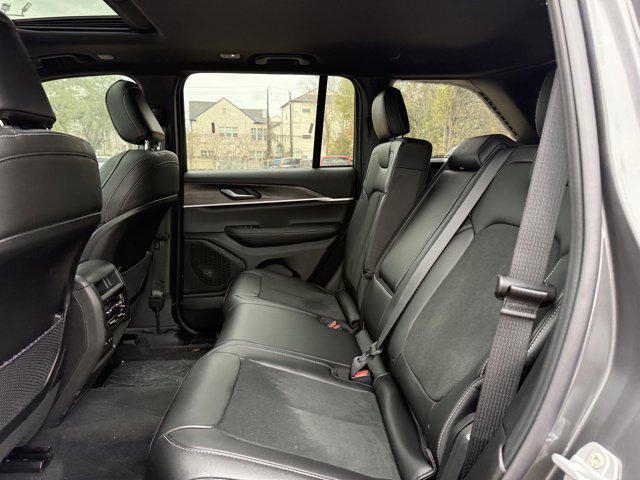 2026 Jeep Grand Cherokee Altitude 4x2
