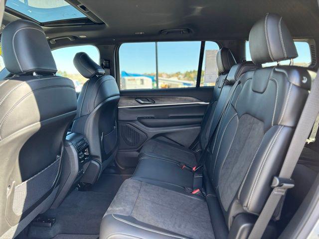 2026 Jeep Grand Cherokee L Altitude 4x4