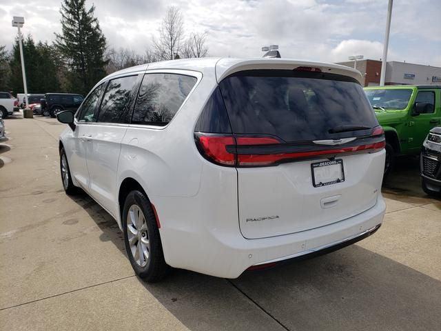 2026 Chrysler Pacifica Select AWD
