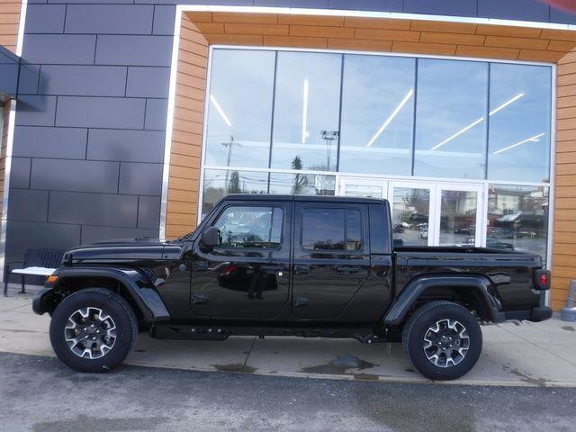 2026 Jeep Gladiator GLADIATOR SAHARA 4X4