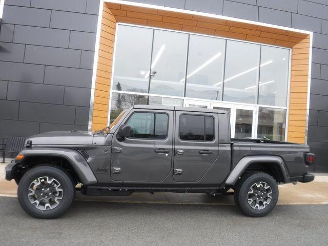 2026 Jeep Gladiator GLADIATOR SAHARA 4X4