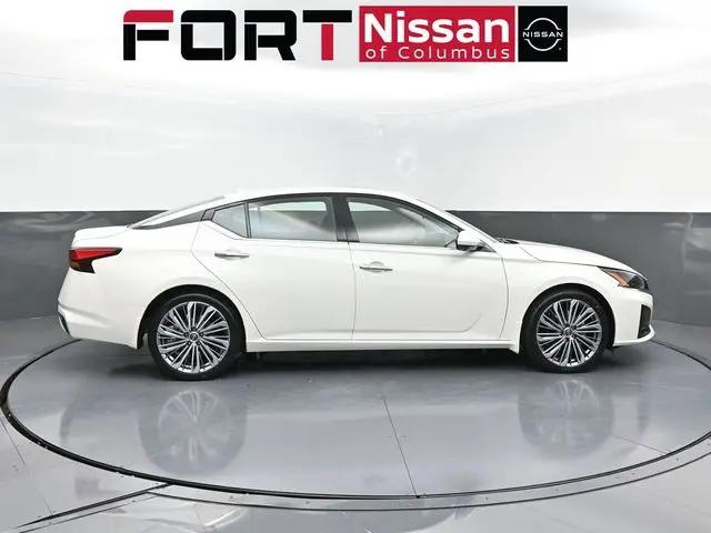 2025 Nissan Altima SL FWD