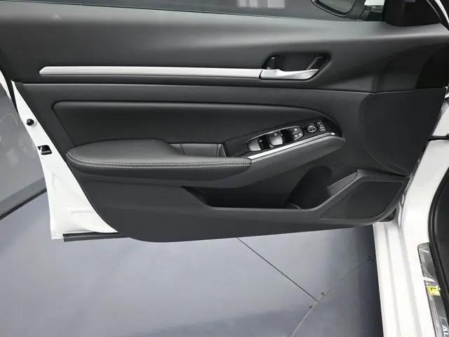 2025 Nissan Altima SL FWD