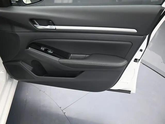 2025 Nissan Altima SL FWD