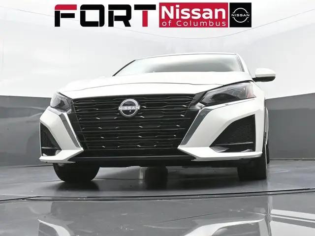 2025 Nissan Altima SL FWD