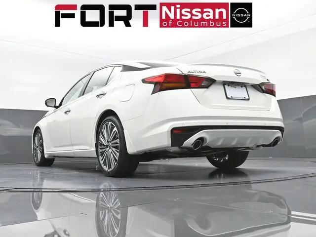 2025 Nissan Altima SL FWD
