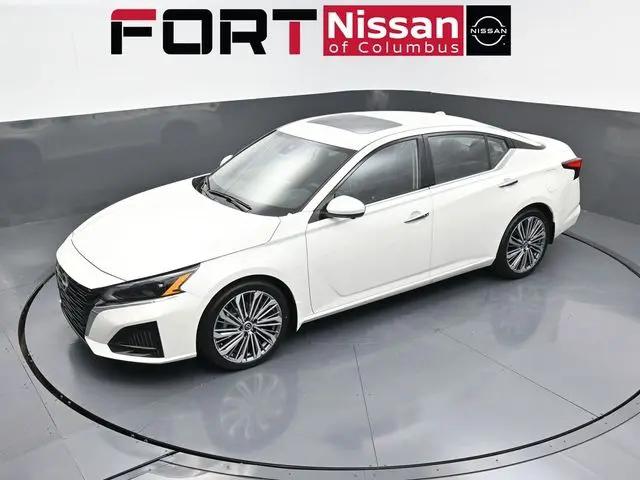 2025 Nissan Altima SL FWD