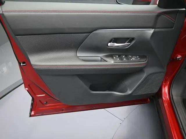 2025 Nissan Kicks SR FWD