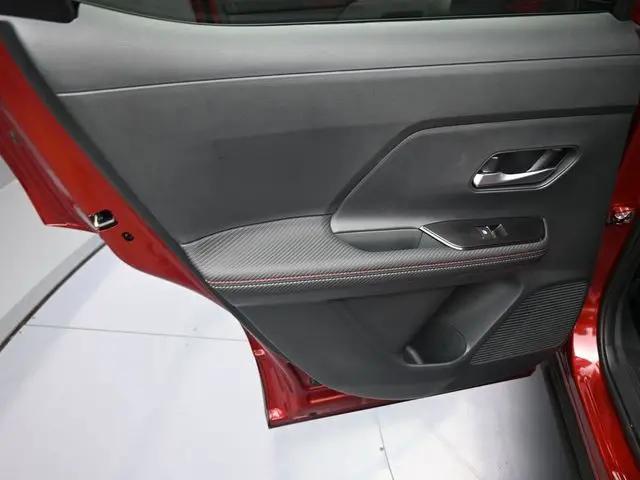 2025 Nissan Kicks SR FWD