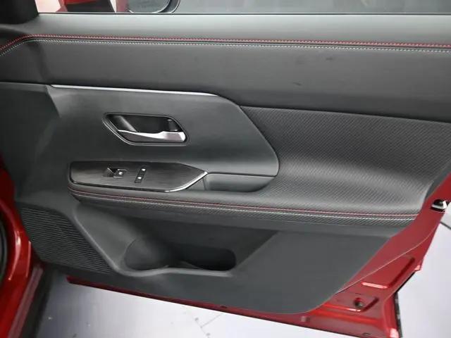 2025 Nissan Kicks SR FWD